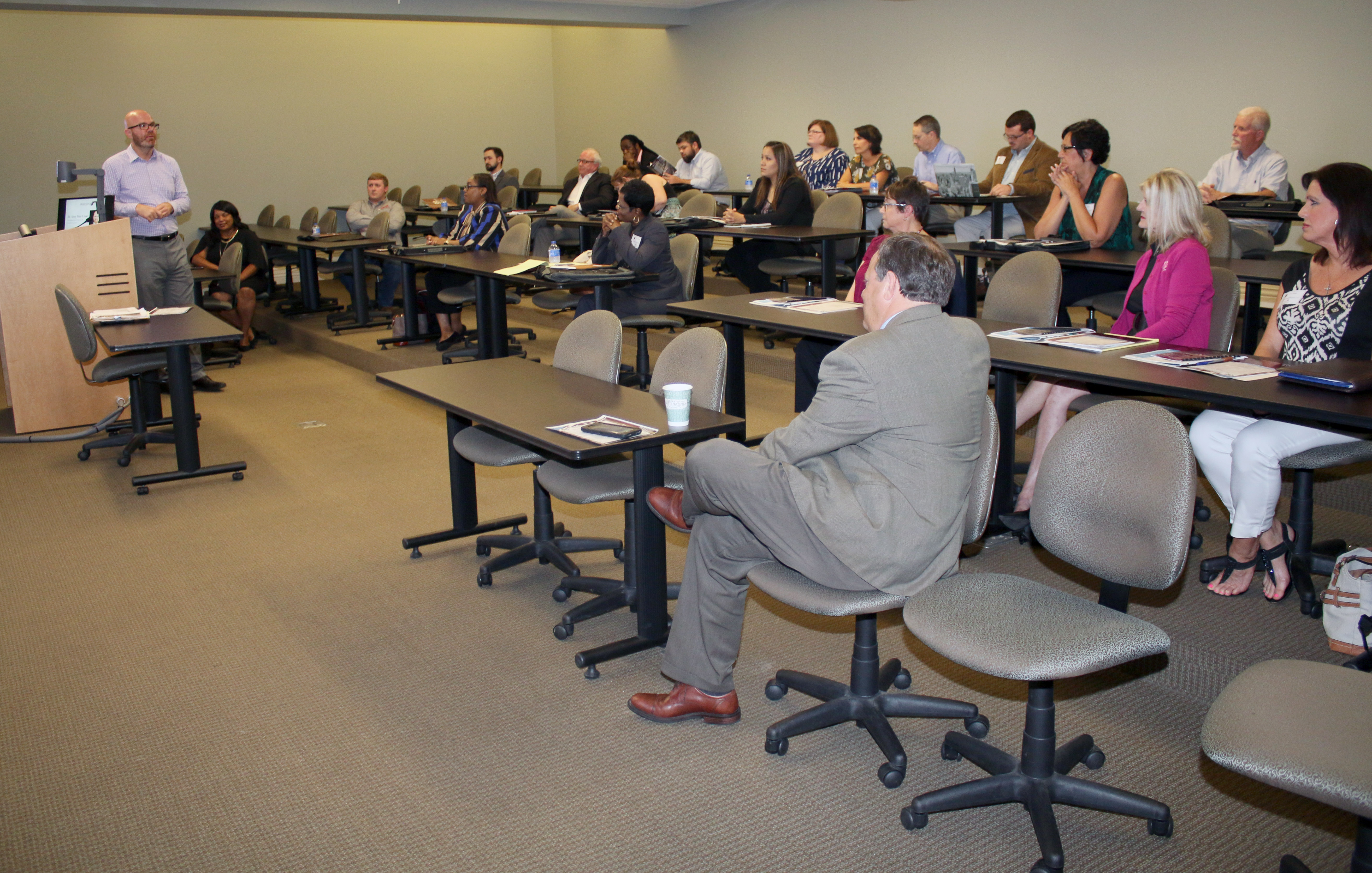Dr. Terry Dale Cruse welcomes the inaugural class of Professional MBA students.