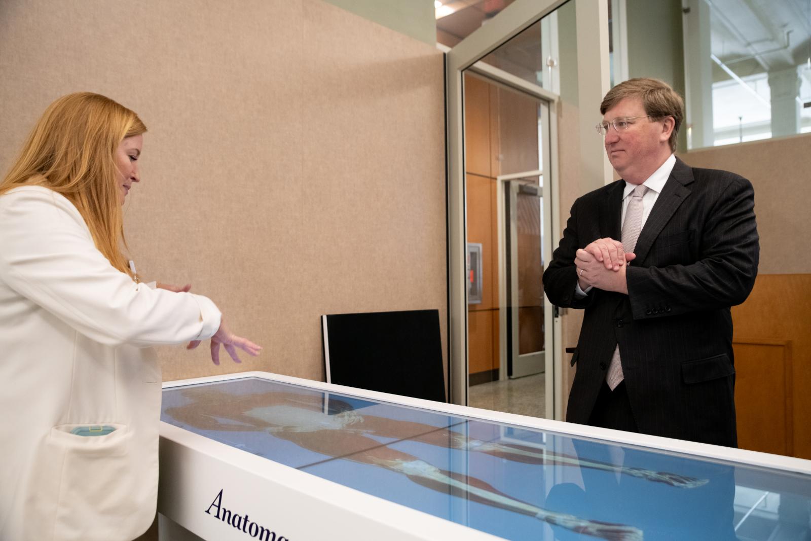 MSU Director of Physician Assistant Studies Shey Washburn demonstrates healthcare education technology to Gov. Tate Reeves